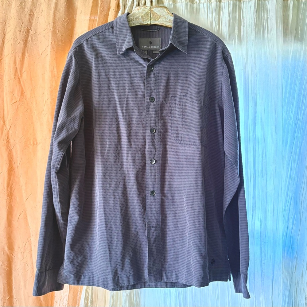 Royal Robbin’s Soft Gray Desert Pucker Dry Long Sleeve Button Up Shirt